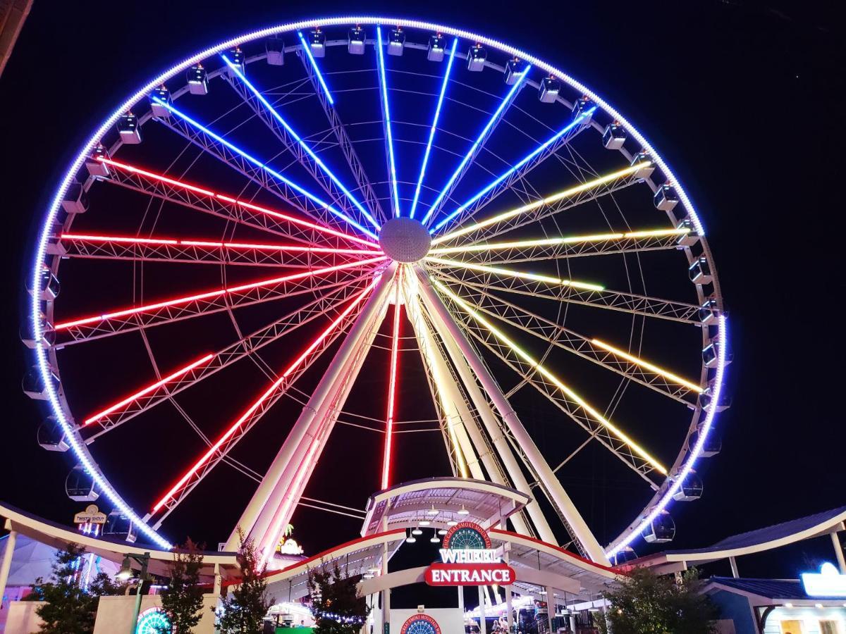 Always Kiss Me Goodnight- Hot Tub, You Get 1089 Of Free Area Attraction Tickets For Each Paid Day! Pigeon Forge Luaran gambar