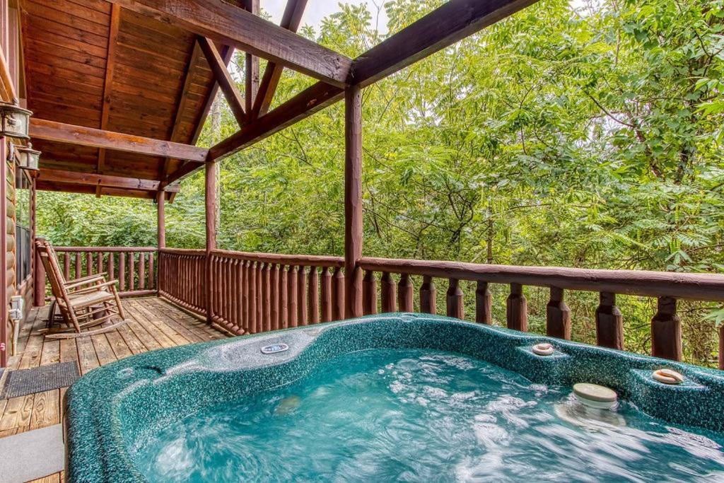 Always Kiss Me Goodnight- Hot Tub, You Get 1089 Of Free Area Attraction Tickets For Each Paid Day! Pigeon Forge Luaran gambar