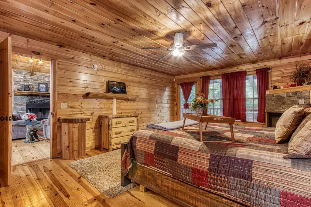 Always Kiss Me Goodnight- Hot Tub, You Get 1089 Of Free Area Attraction Tickets For Each Paid Day! Pigeon Forge Luaran gambar